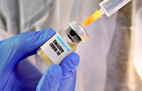 미국 제약사들이 트럼프 정부의 코로나 백신 개발 속도전에 제동을 걸고 나섰다. 